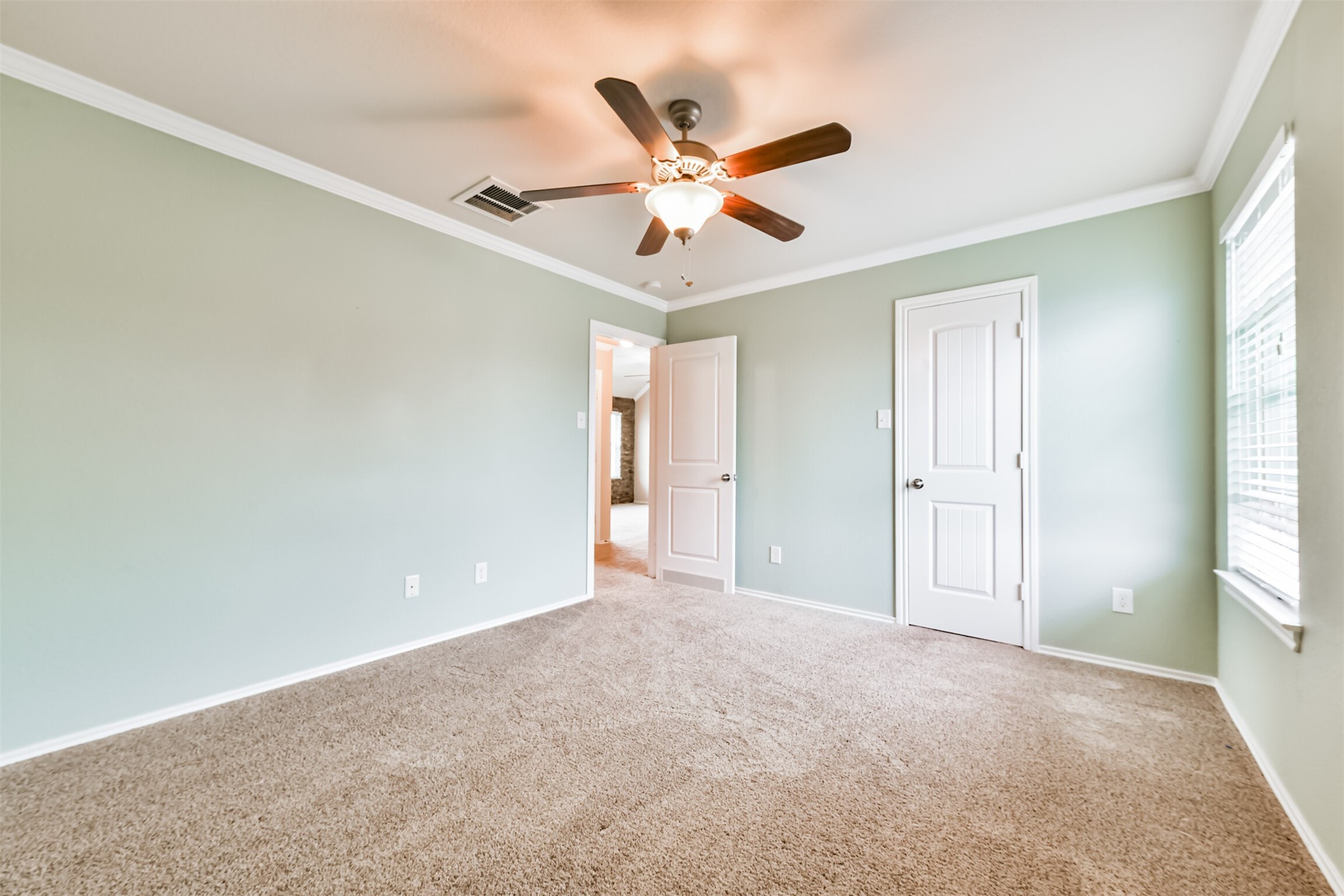 3041 Heather Grove Lane Dickinson, TX 77539 - Photo 28 of 37 a view of an empty room
