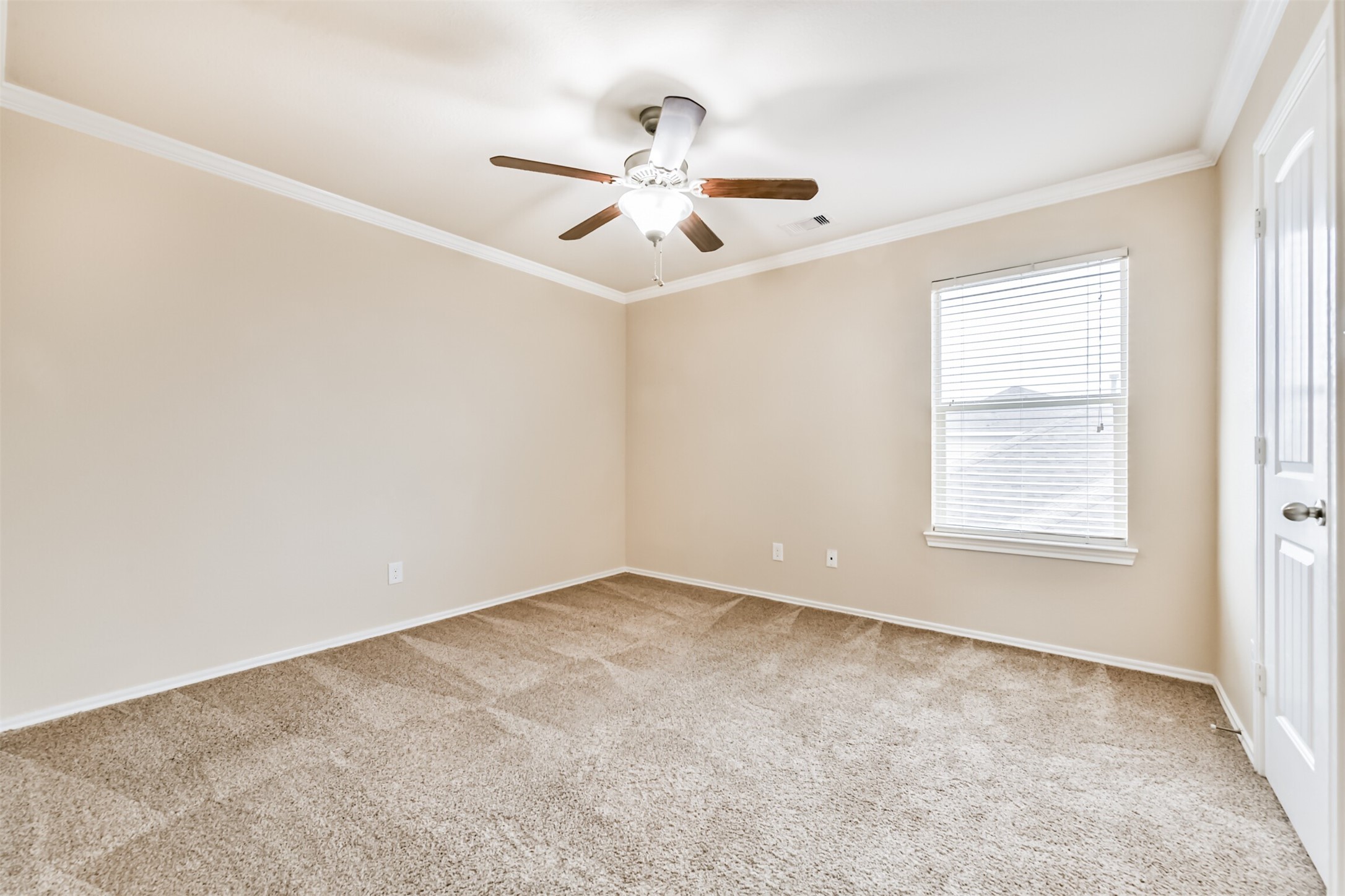 3041 Heather Grove Lane Dickinson, TX 77539 - Photo 29 of 37 an empty room with windows and fan