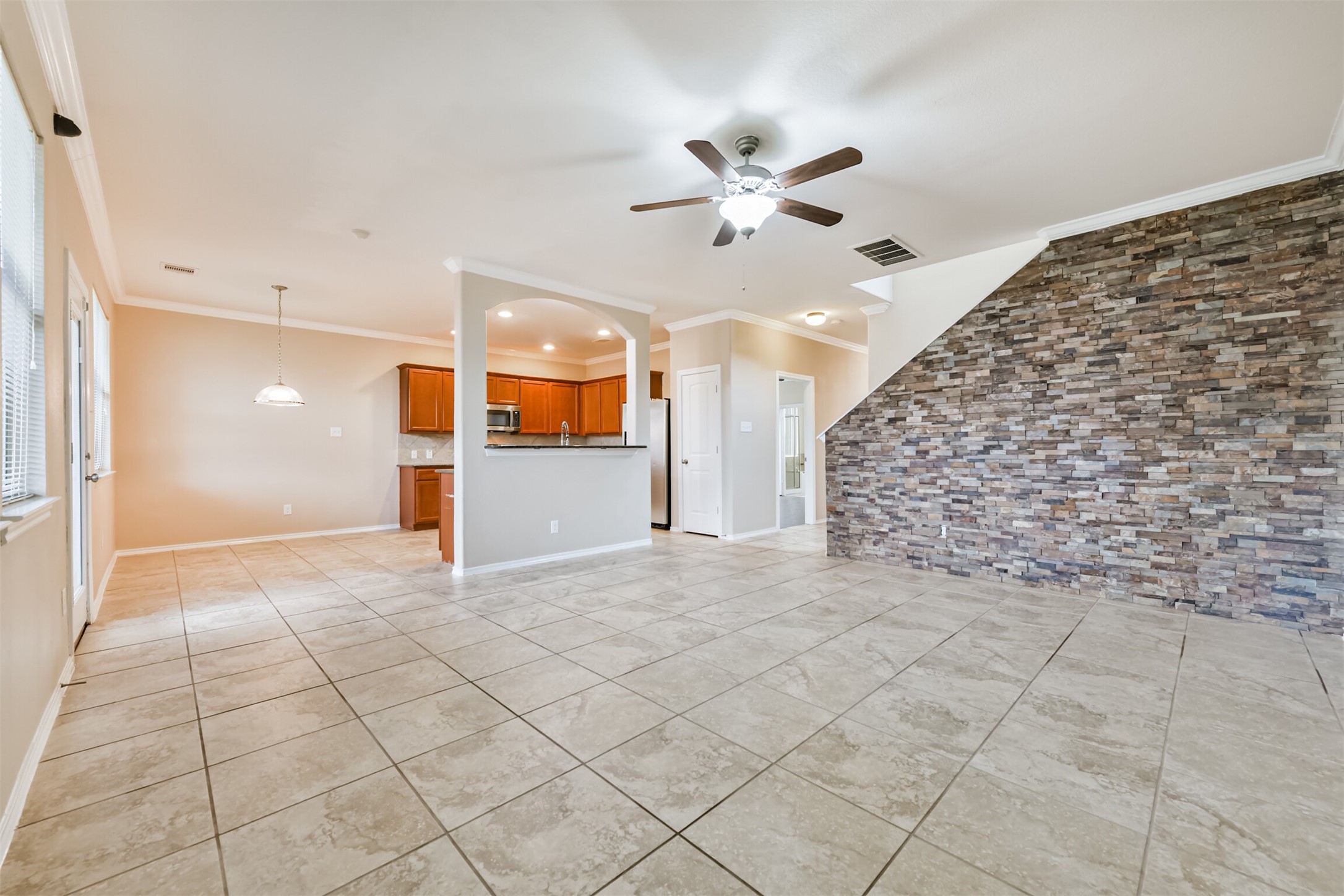 3041 Heather Grove Lane Dickinson, TX 77539 - Photo 8 of 37 a view of an empty room and window