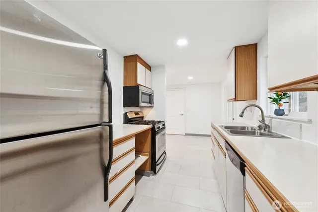 $2,850 | 12655 Southeast 169th Place, Renton, WA 98058