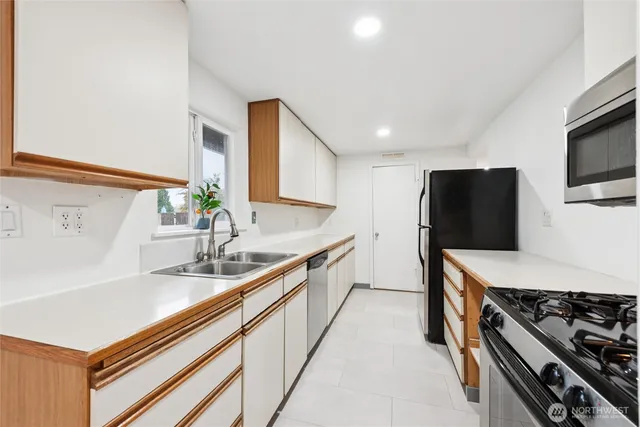 $2,850 | 12655 Southeast 169th Place, Renton, WA 98058