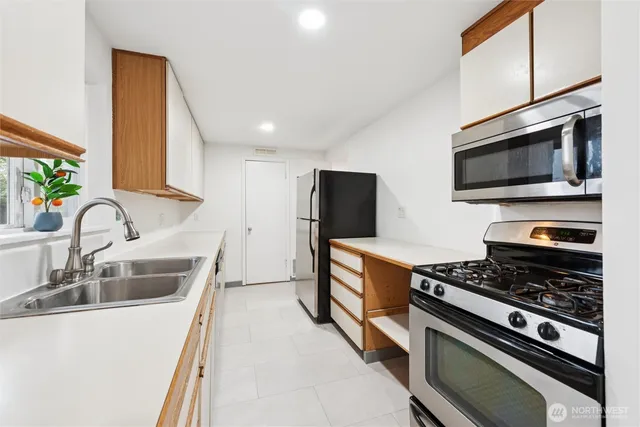 $2,850 | 12655 Southeast 169th Place, Renton, WA 98058