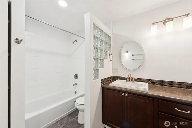 $2,850 | 12655 Southeast 169th Place, Renton, WA 98058