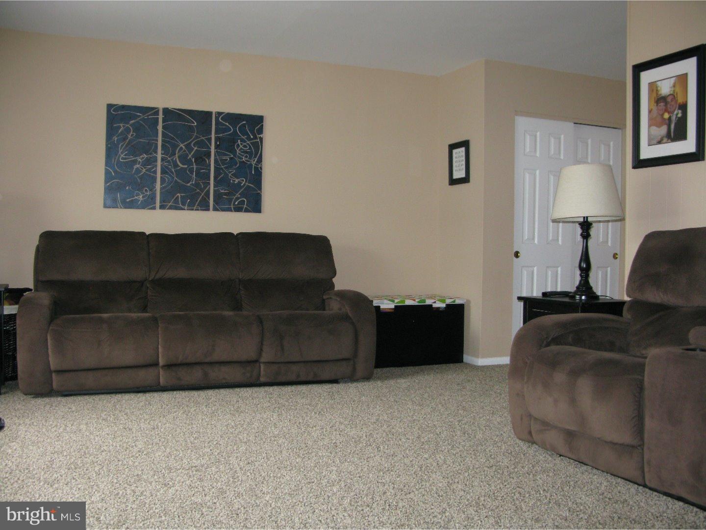3534 Byrne Road Philadelphia, PA 19154 - Photo 3 of 19 Living Room
