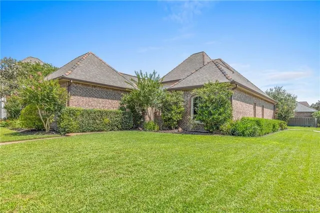 $399,000 | 929 Carondelet Drive, Lake Charles, LA 70605