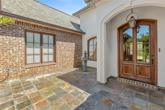 $399,000 | 929 Carondelet Drive, Lake Charles, LA 70605