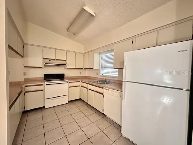 $1,100 | 32801 Lake Square Court, Leesburg, FL 34788