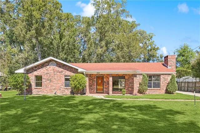 $260,000 | 1929 Dupard Street, Mandeville, LA 70448