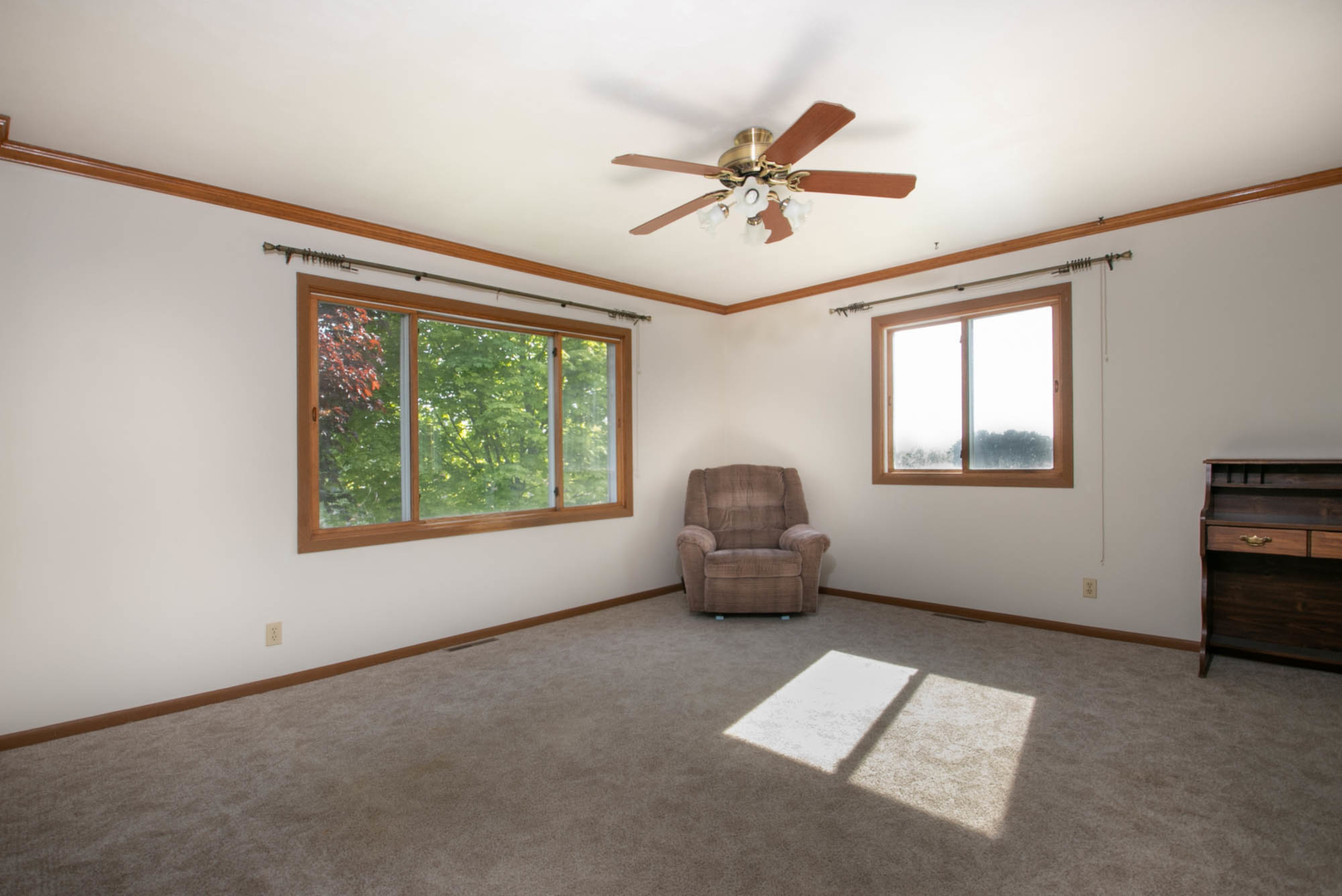 118 Newport Road Lake Summerset, IL 61019 - Photo 8 of 34 a living room with furniture and a window