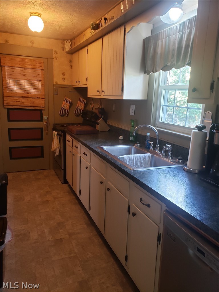 15766 Ravenna Road Newbury, OH 44065 - Photo 8 of 26 The updated kitchen offers ample storage