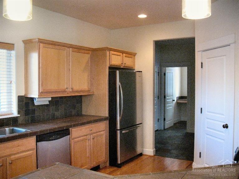 20422 Murphy Road Bend, OR 97702 - Photo 6 of 23 Looking from the bar towards the mudroom