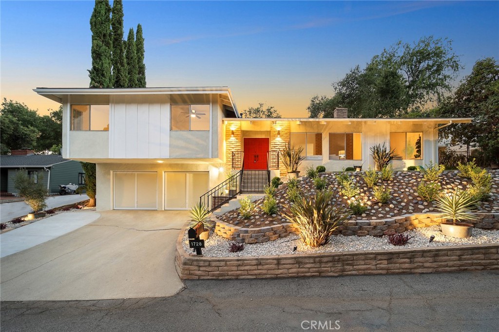 1728 Royal Boulevard Glendale, CA 91207 - Photo 1 of 54