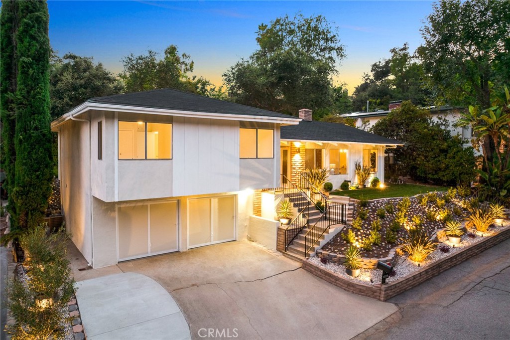 1728 Royal Boulevard Glendale, CA 91207 - Photo 2 of 54