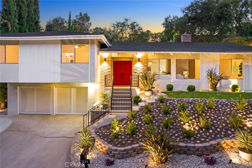 1728 Royal Boulevard Glendale, CA 91207 - Photo 3 of 54