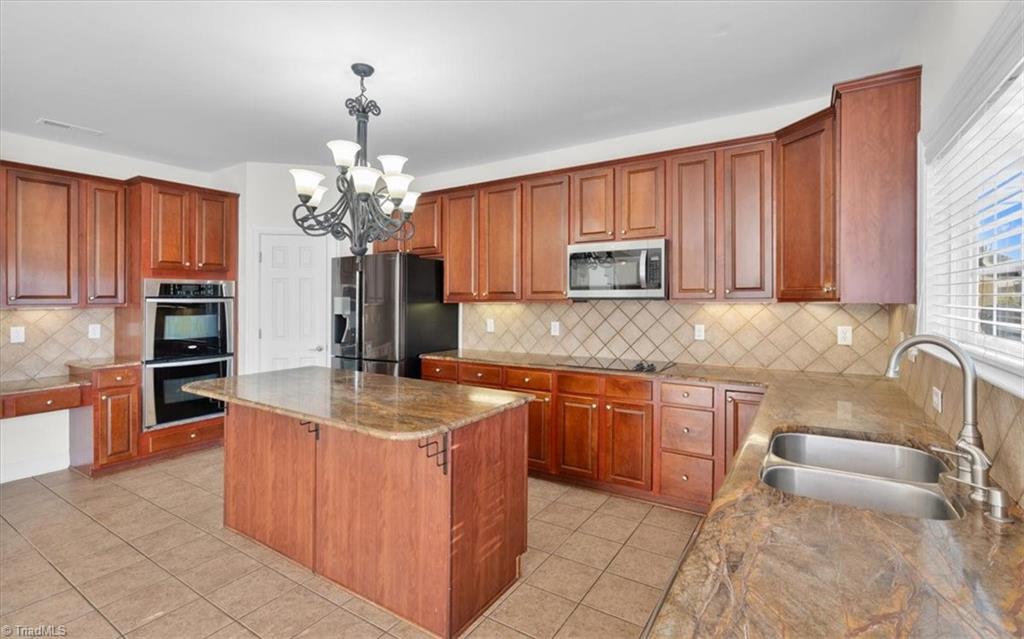 3604 Cottesmore Drive High Point, NC 27265 - Photo 12 of 50