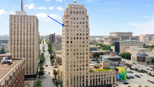 $625,000 | 606 West Wisconsin Avenue, Unit 1801, Milwaukee, WI 53203