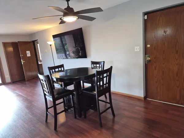 $185,000 | 14655 Lamon Avenue, Unit 3S, Midlothian, IL 60445