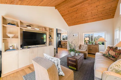 $1,230,000 | 5563 McFarlane Road, Sebastopol, CA 95472