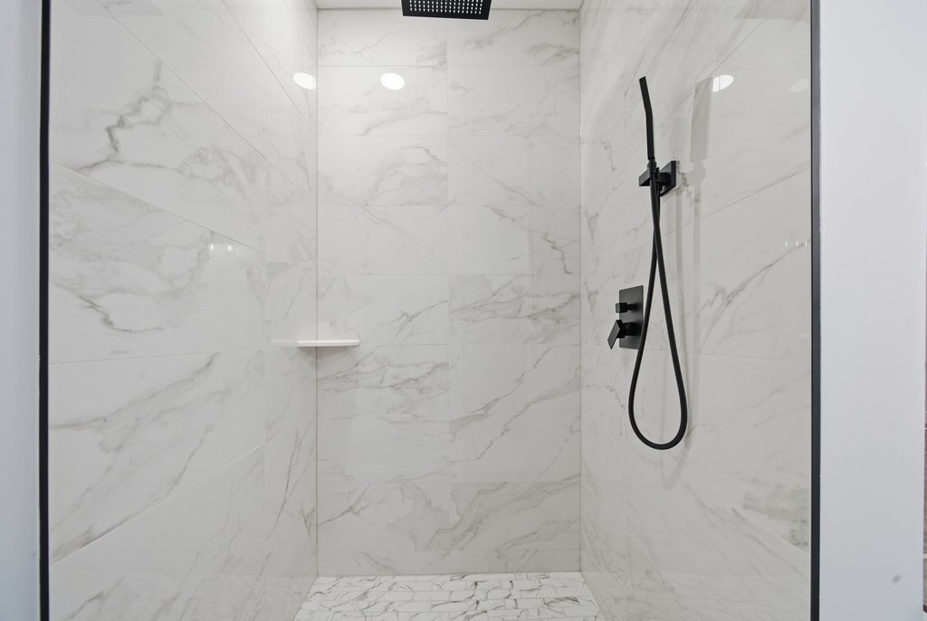 2112 Market Street Blue Island, IL 60406 - Photo 17 of 55 a bathroom with a shower