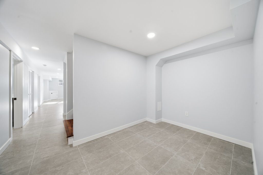 2112 Market Street Blue Island, IL 60406 - Photo 32 of 55 a view of an empty room