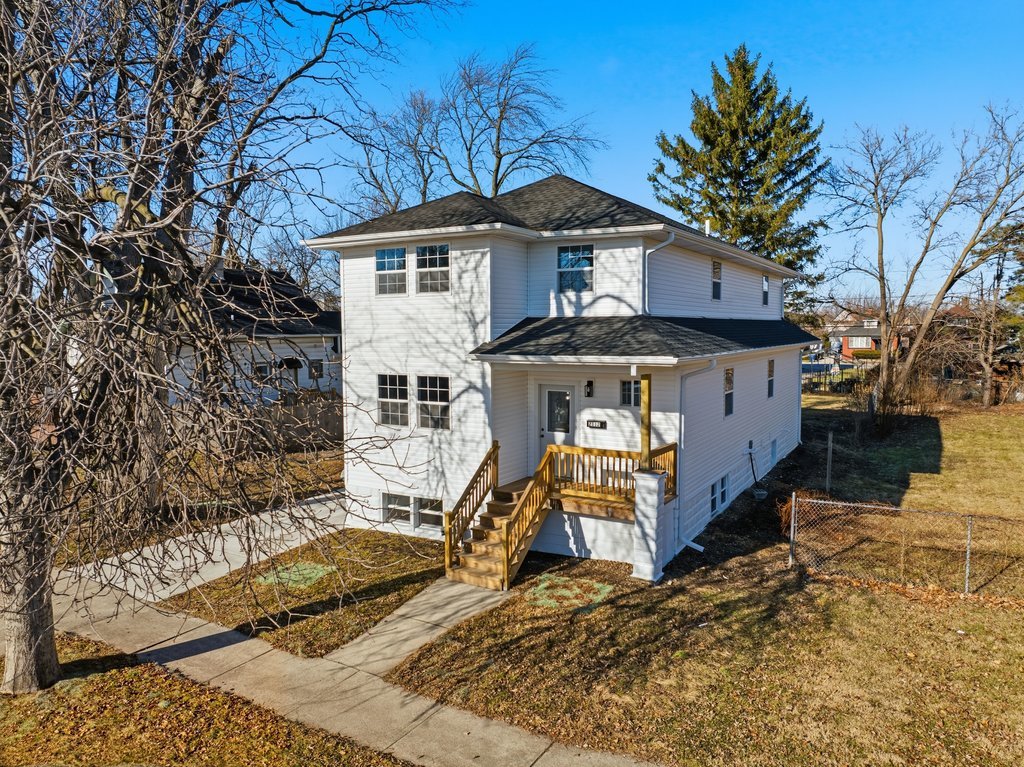 2112 Market Street Blue Island, IL 60406 - Photo 49 of 55 a front view of a house with a yard
