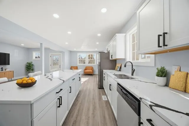 $380,000 | 2112 Market Street, Blue Island, IL 60406