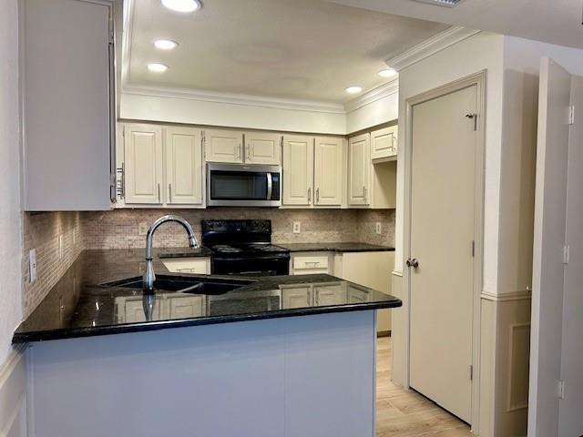 17119 Upper Bay Road Addison, TX 75001 - Photo 18 of 29 a kitchen with stainless steel appliances granite countertop a sink a stove and a microwave
