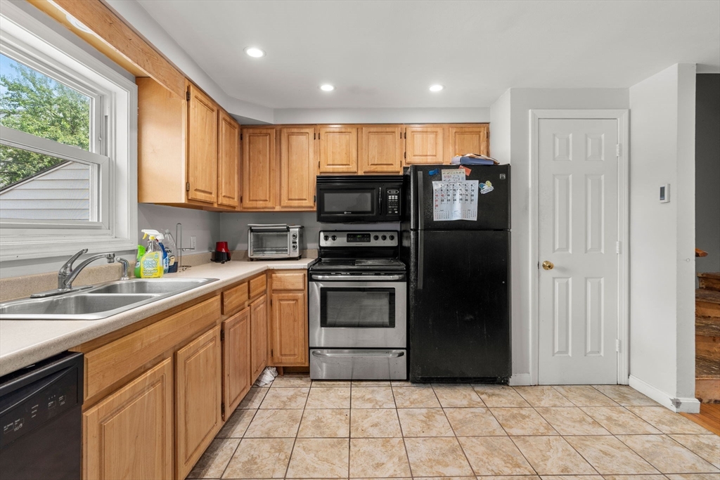81 Wayland Street Boston, MA 02125 - Photo 10 of 31