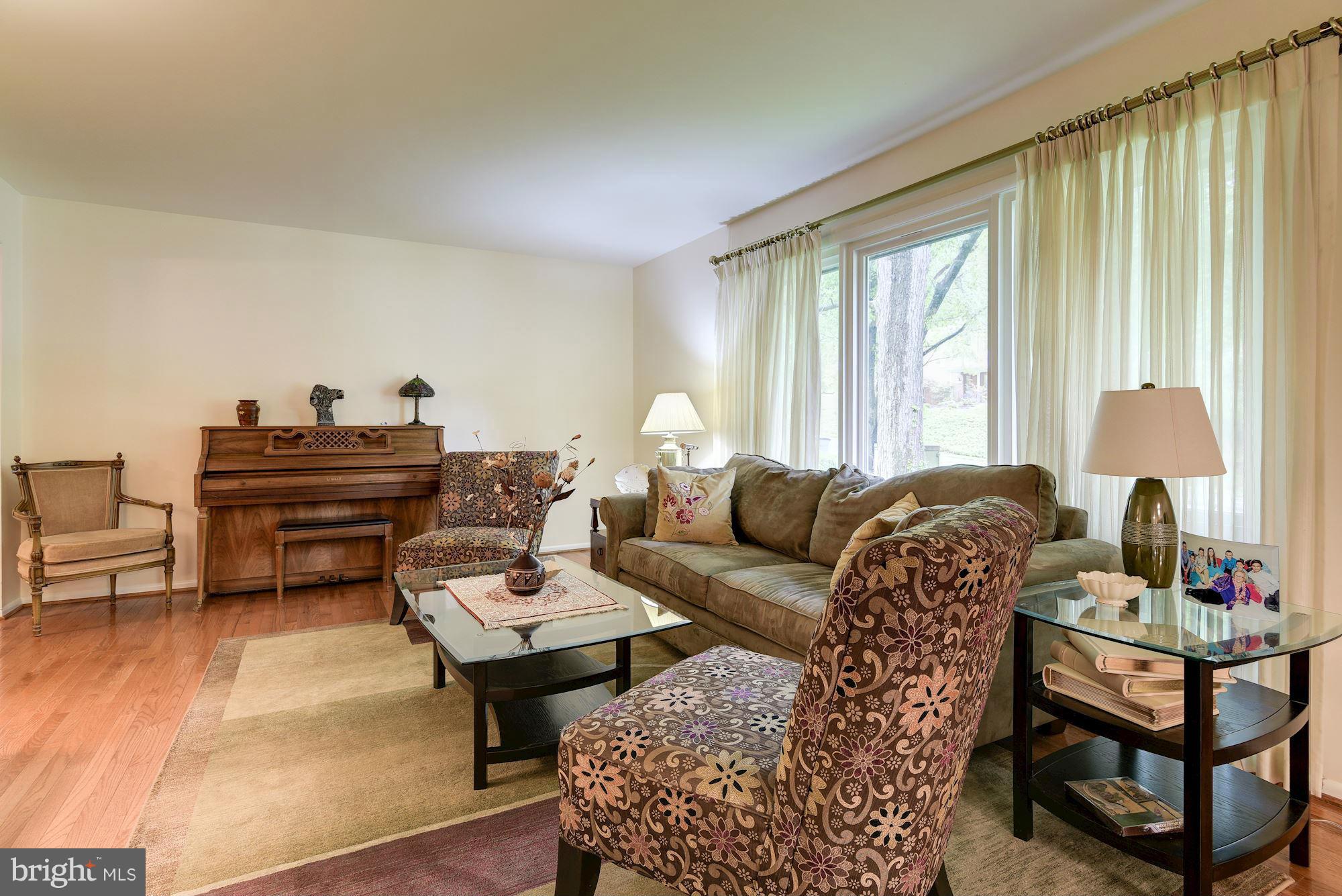 12904 Buccaneer Road Silver Spring, MD 20904 - Photo 5 of 30 Living Room