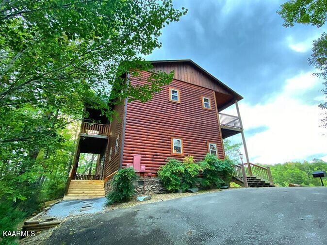 4729 Riversong Way Sevierville, TN 37876 - Photo 2 of 24 2 19569-6182d338b9de1