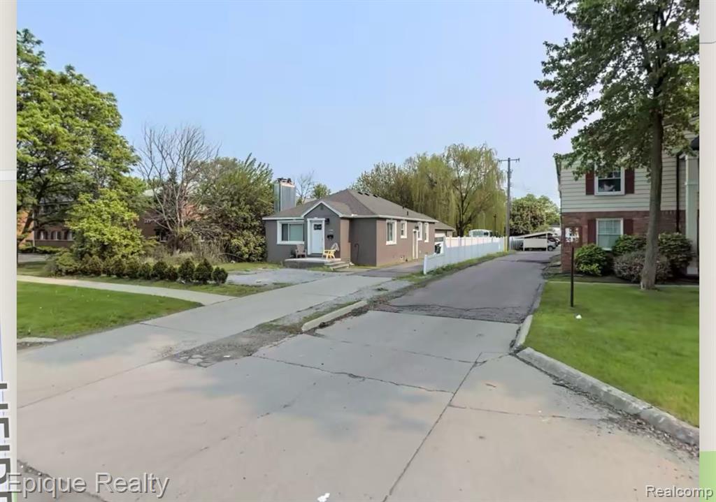 659 West Maple Road Clawson, MI 48017 - Photo 2 of 6