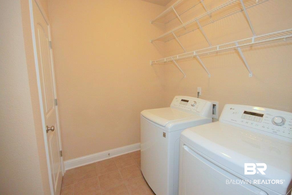9801 Cumbria Drive Daphne, AL 36526 - Photo 30 of 41 Laundry