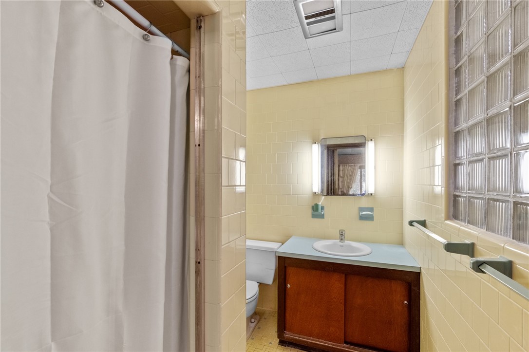 32 Atherton Road East Greenwich, RI 02818 - Photo 14 of 24 Bathroom 1