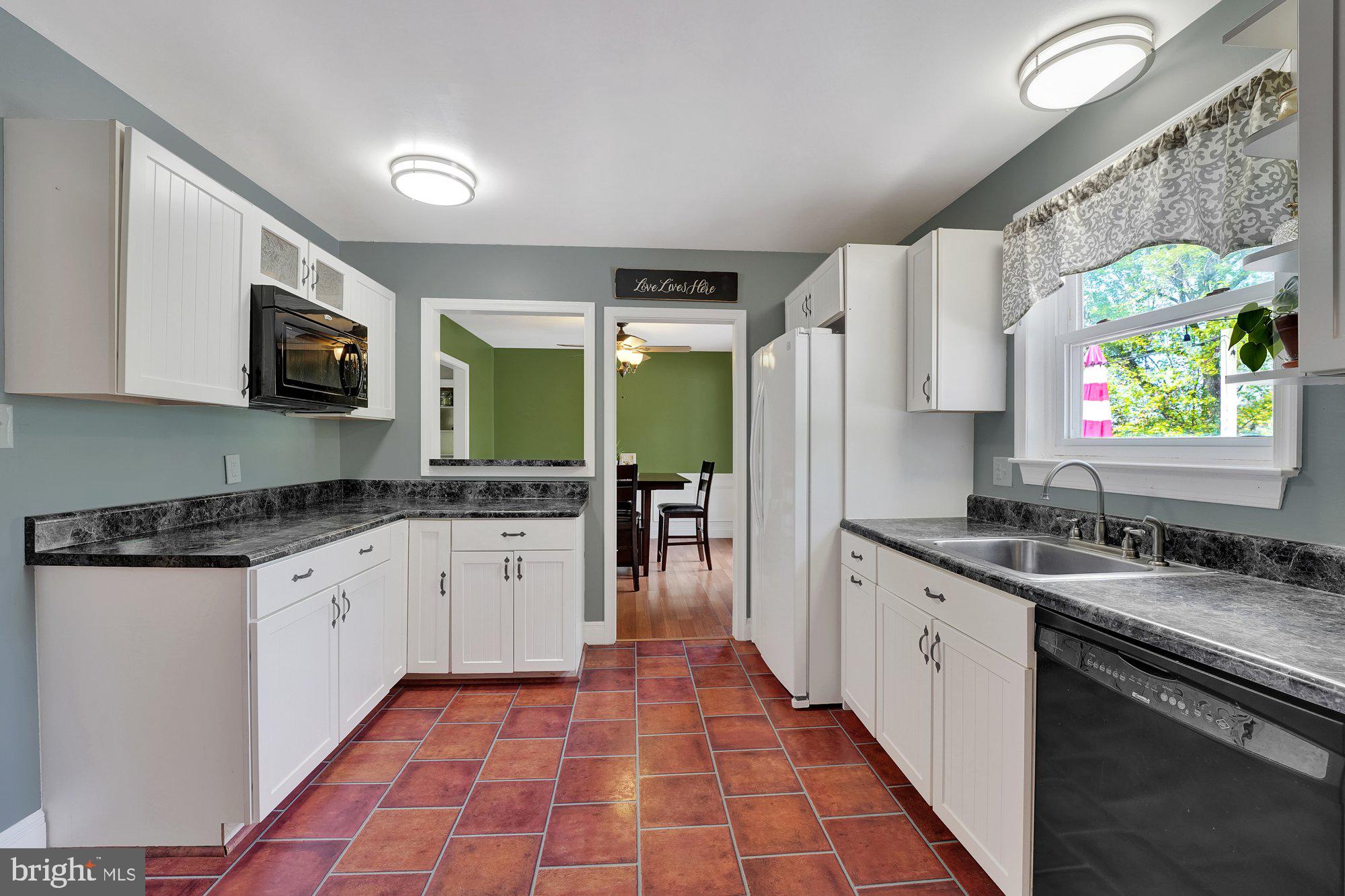 13 Higgins Road Newark, DE 19711 - Photo 15 of 37 Plenty of Room for Gourmet or Casual Meal Prep