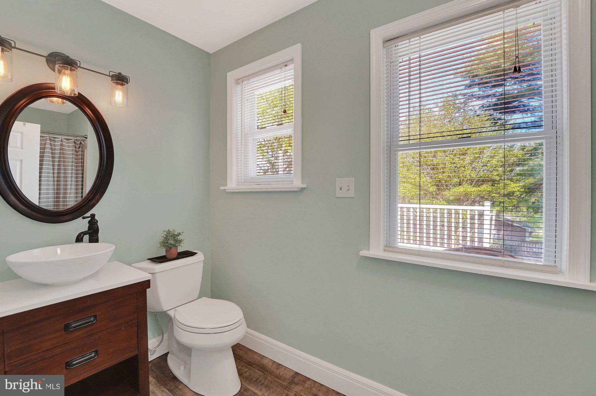 13 Higgins Road Newark, DE 19711 - Photo 19 of 37 Main Level Renovated Full Bathroom