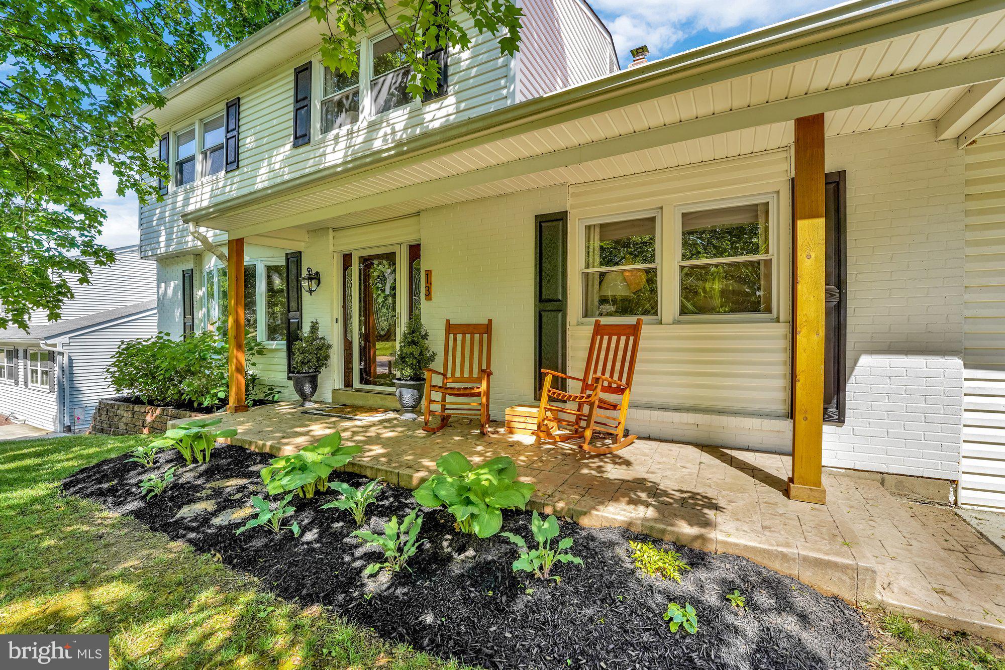 13 Higgins Road Newark, DE 19711 - Photo 3 of 37 Relaxing Front Porch