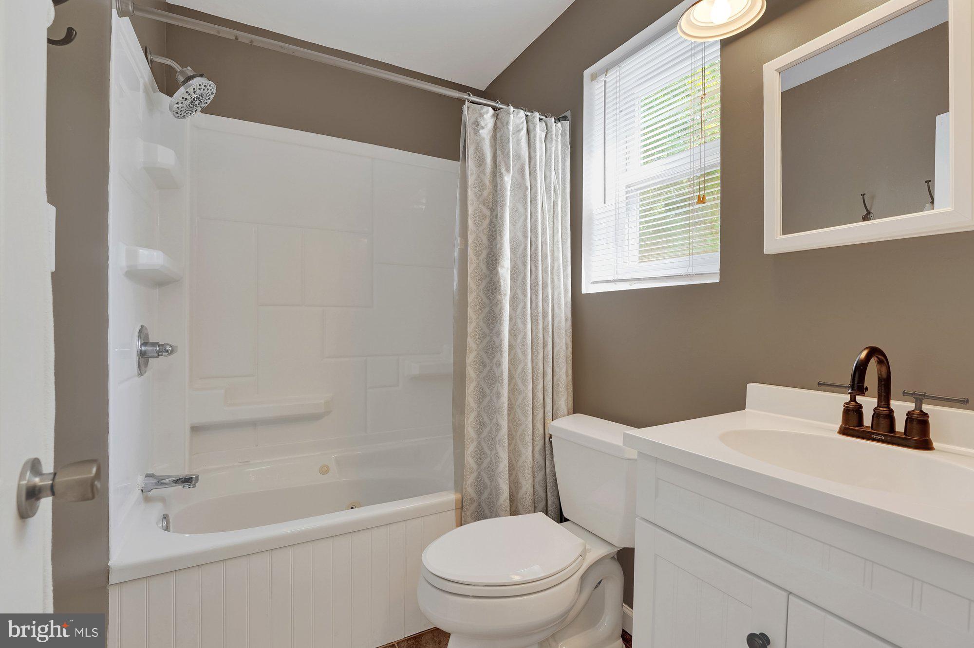 13 Higgins Road Newark, DE 19711 - Photo 27 of 37 Remodeled Bedroom Level Bath w/Jetted Tub