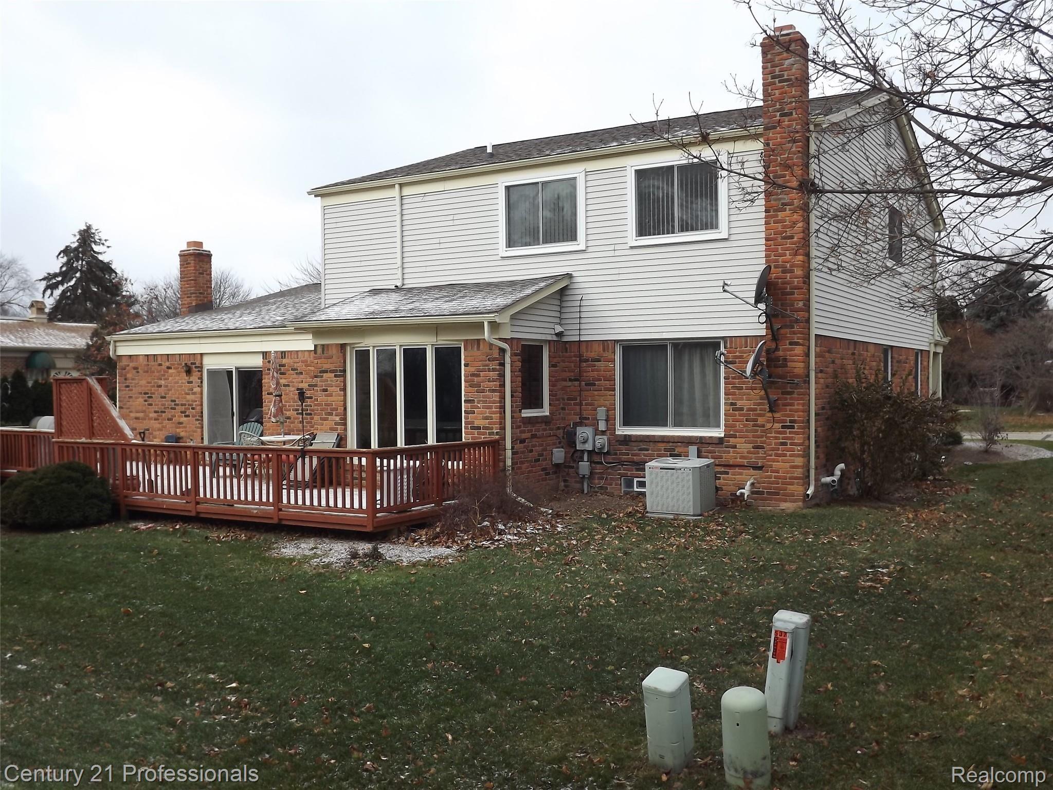 549 Lockmoore Court Rochester, MI 48307 - Photo 29 of 32 Rear View