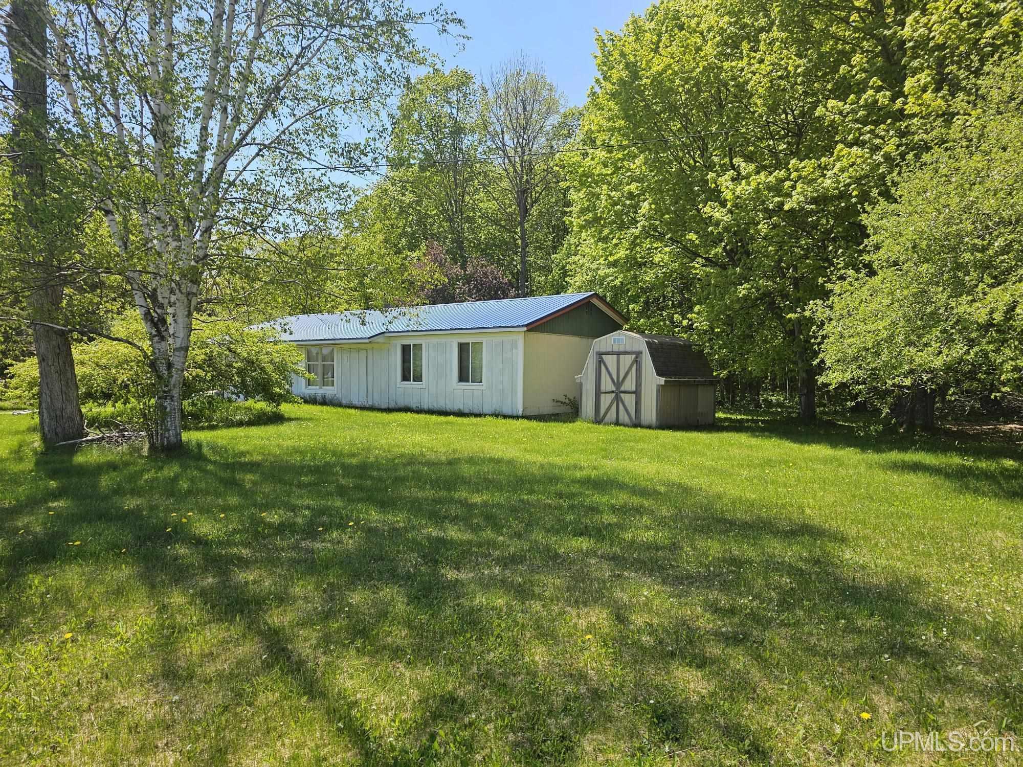 1806W Barker Road Gulliver, MI 49840 - Photo 4 of 22 Gallery Image 4