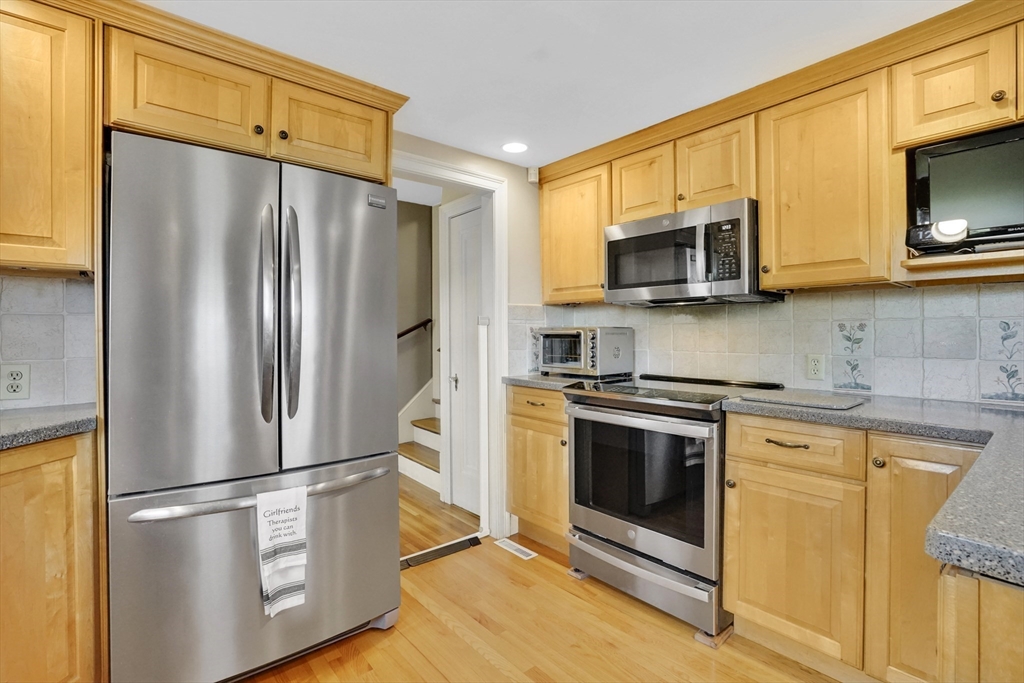 146 Bellevue Avenue Springfield, MA 01108 - Photo 23 of 42