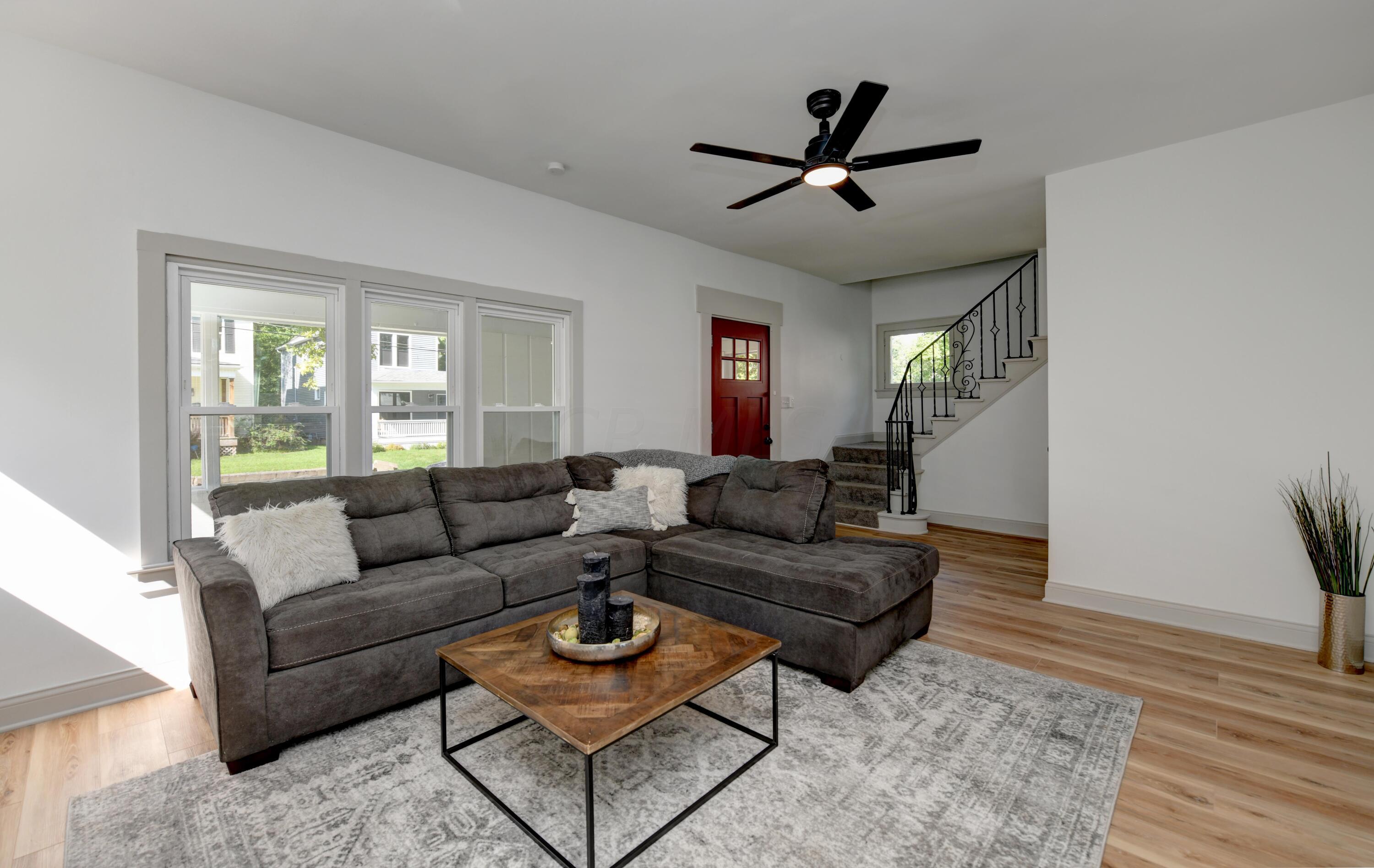 1275 East Fulton Street Columbus, OH 43205 - Photo 5 of 36 Living Room (4)