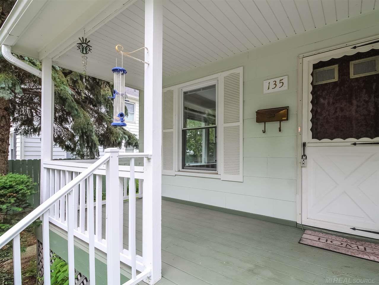 135 Muir Road Grosse Pointe, MI 48236 - Photo 3 of 23 31326462-2.JPG