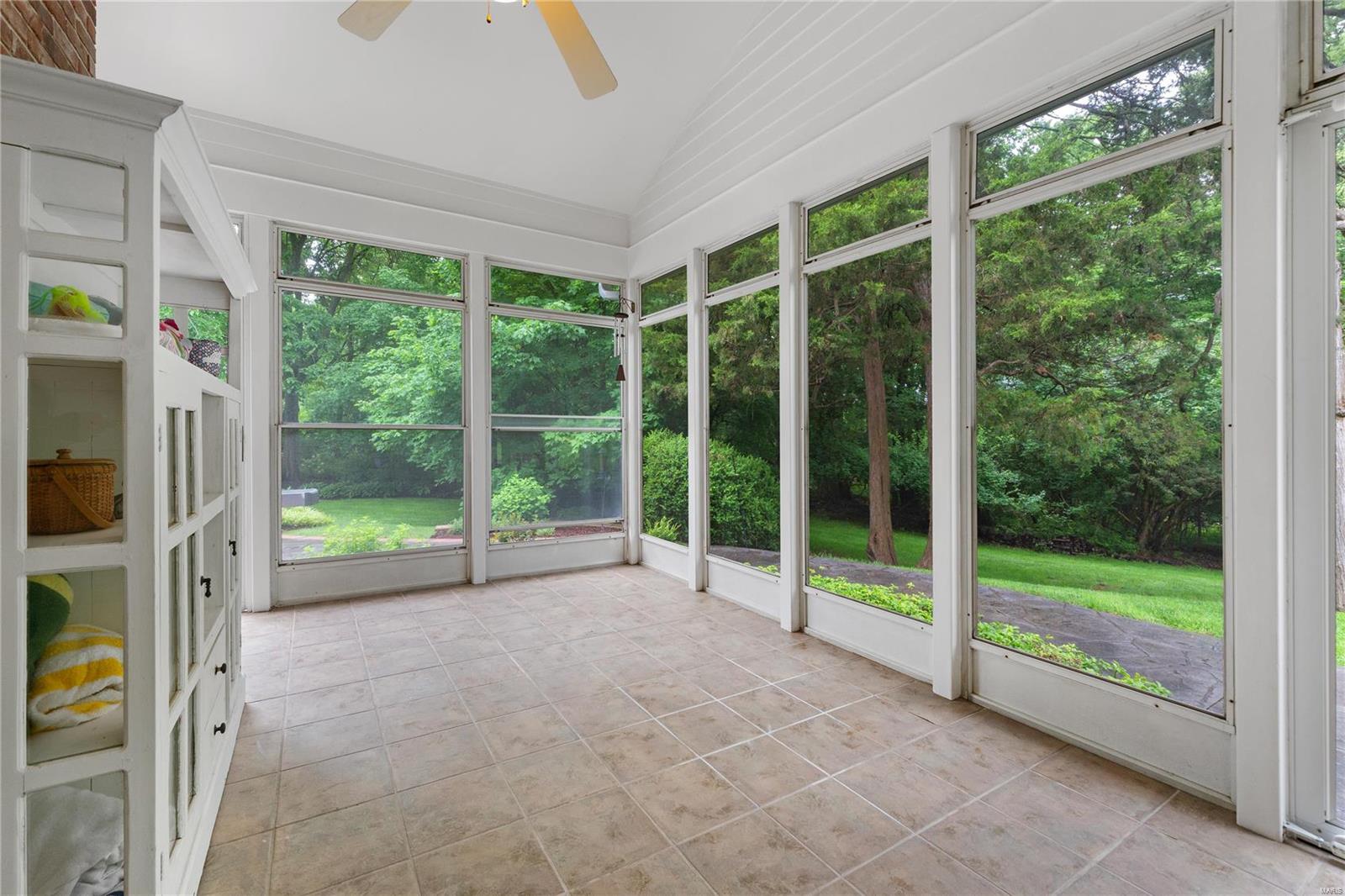 422 Rolling View Road Creve Coeur, MO 63141 - Photo 25 of 53 Gallery Image 25