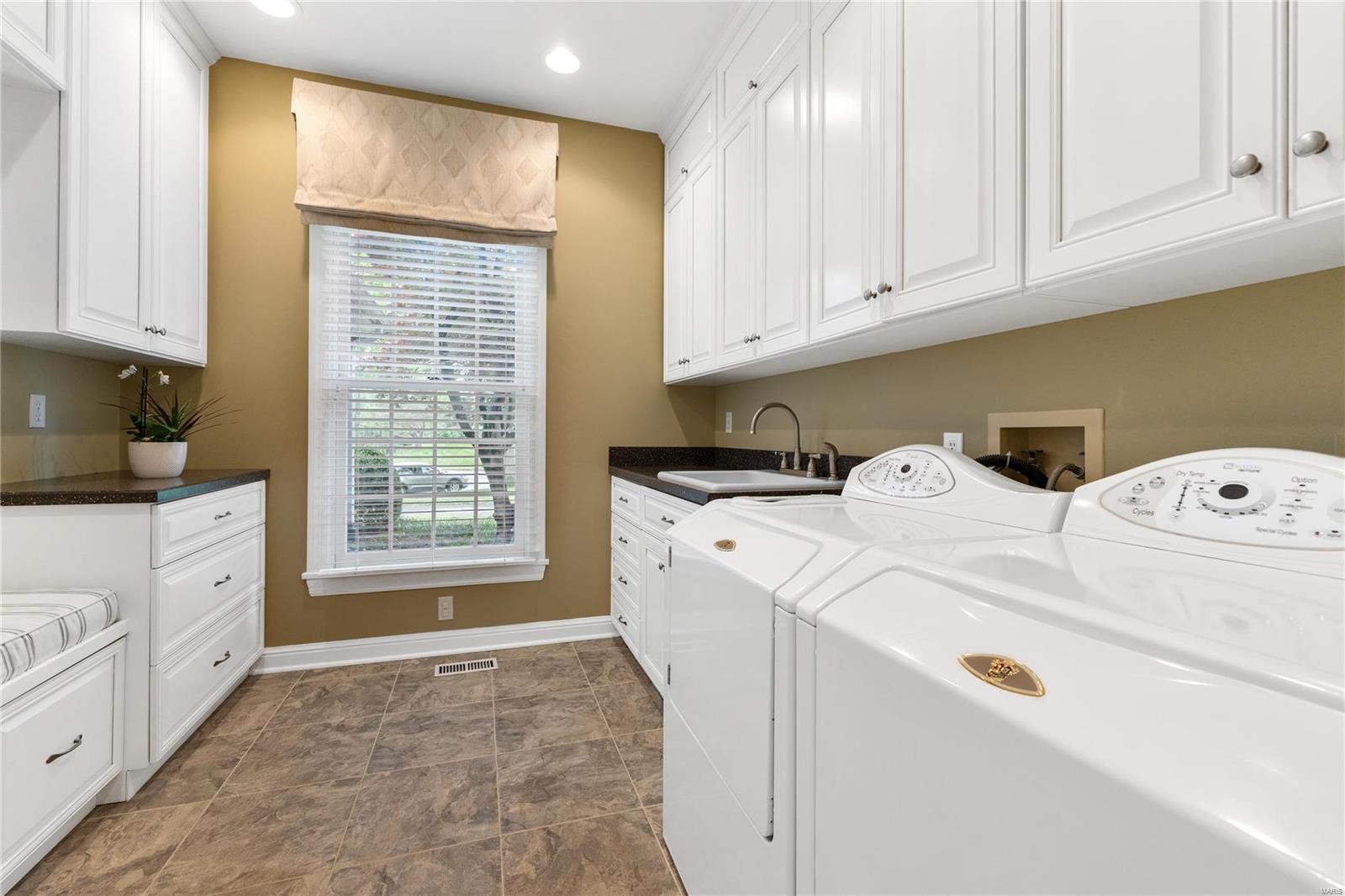 422 Rolling View Road Creve Coeur, MO 63141 - Photo 27 of 53 Gallery Image 27