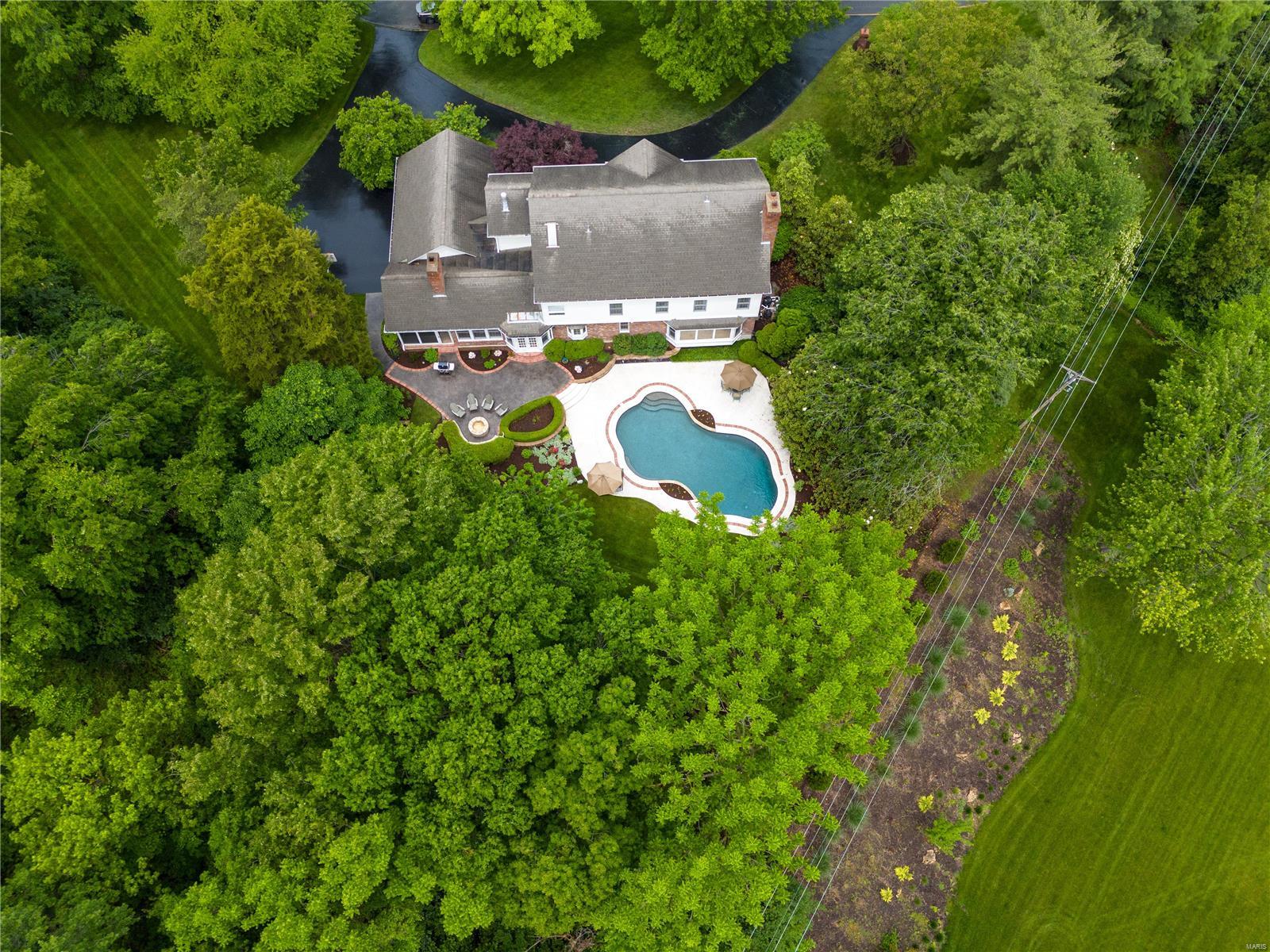 422 Rolling View Road Creve Coeur, MO 63141 - Photo 4 of 53 Gallery Image 4