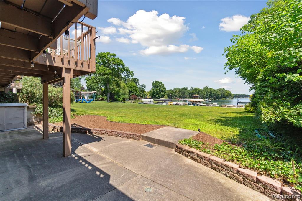 7262 Hatchery Road Waterford, MI 48327 - Photo 39 of 58 Gallery Image 39