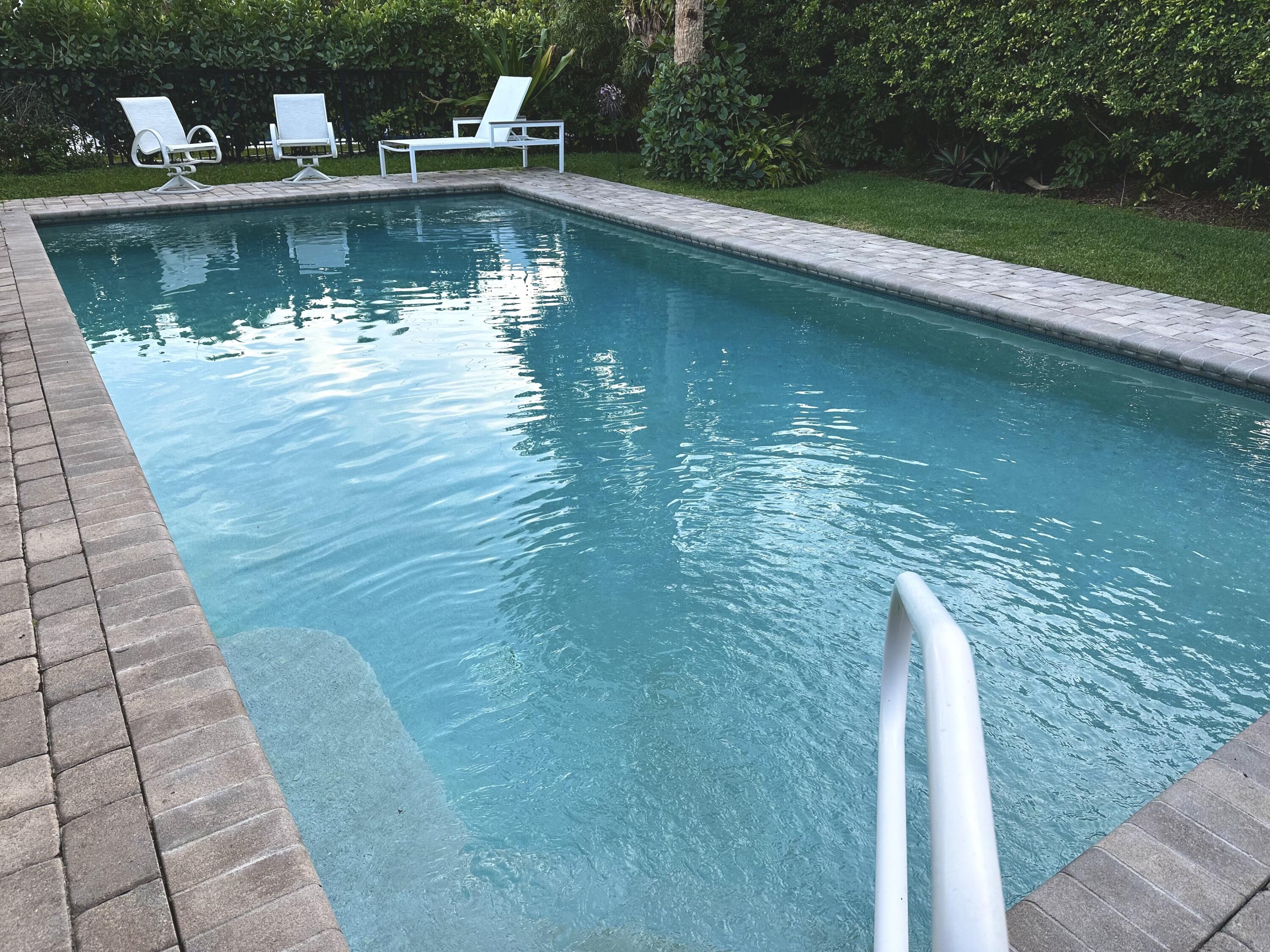 1111 Tamarind Way Boca Raton, FL 33486 - Photo 20 of 25 Swimming pool