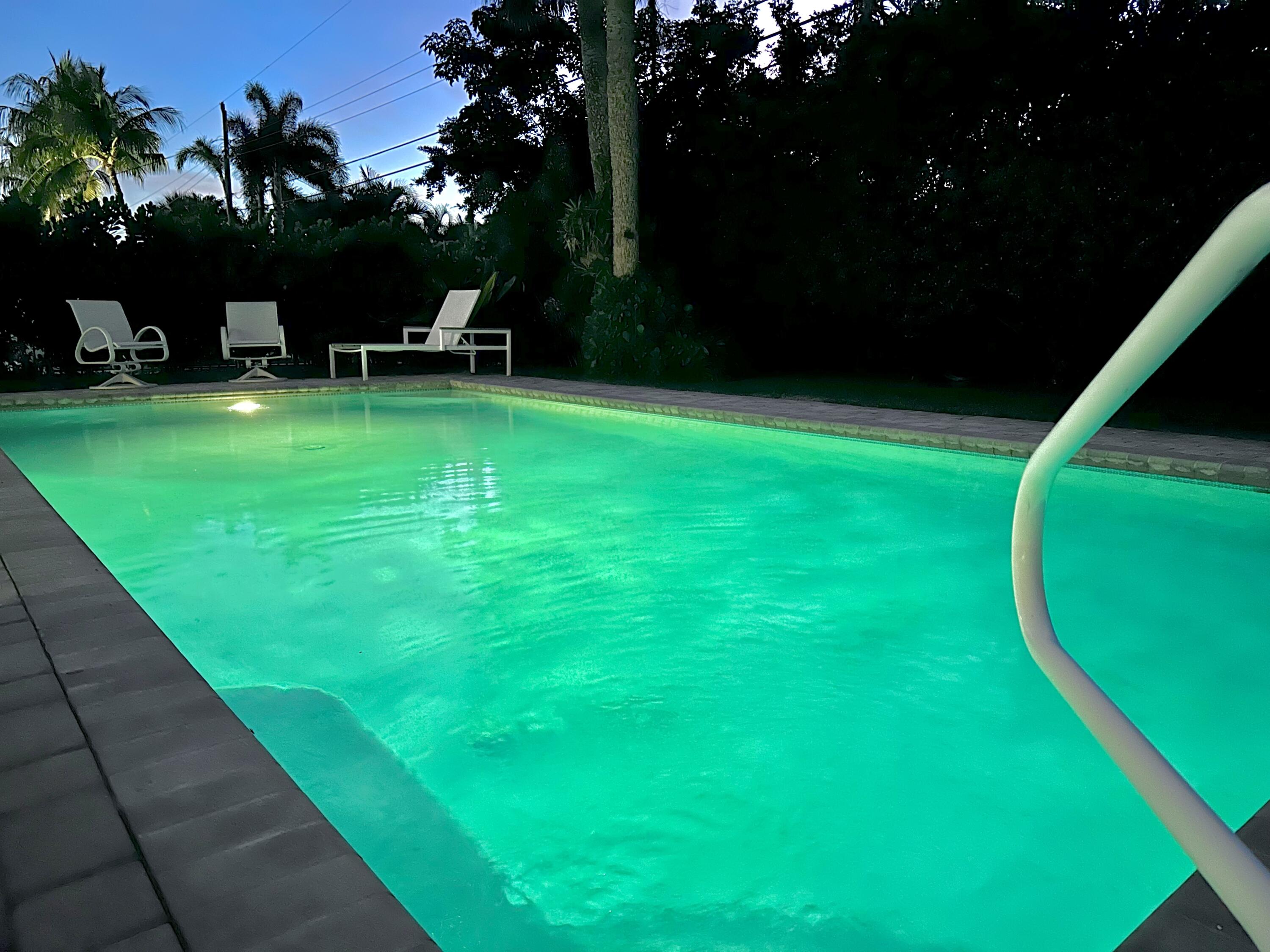 1111 Tamarind Way Boca Raton, FL 33486 - Photo 21 of 25 Swimming pool