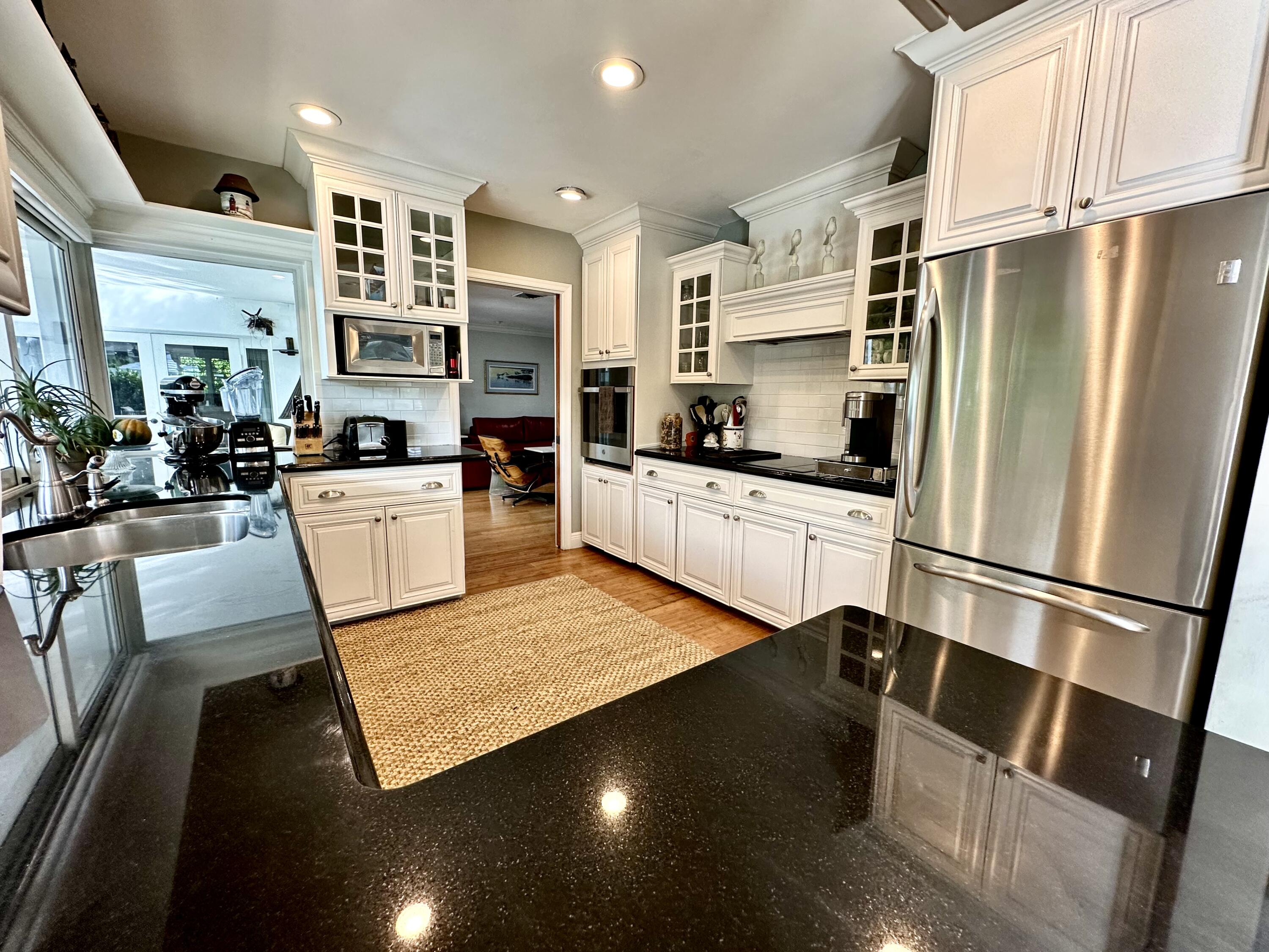 1111 Tamarind Way Boca Raton, FL 33486 - Photo 4 of 25 Kitchen