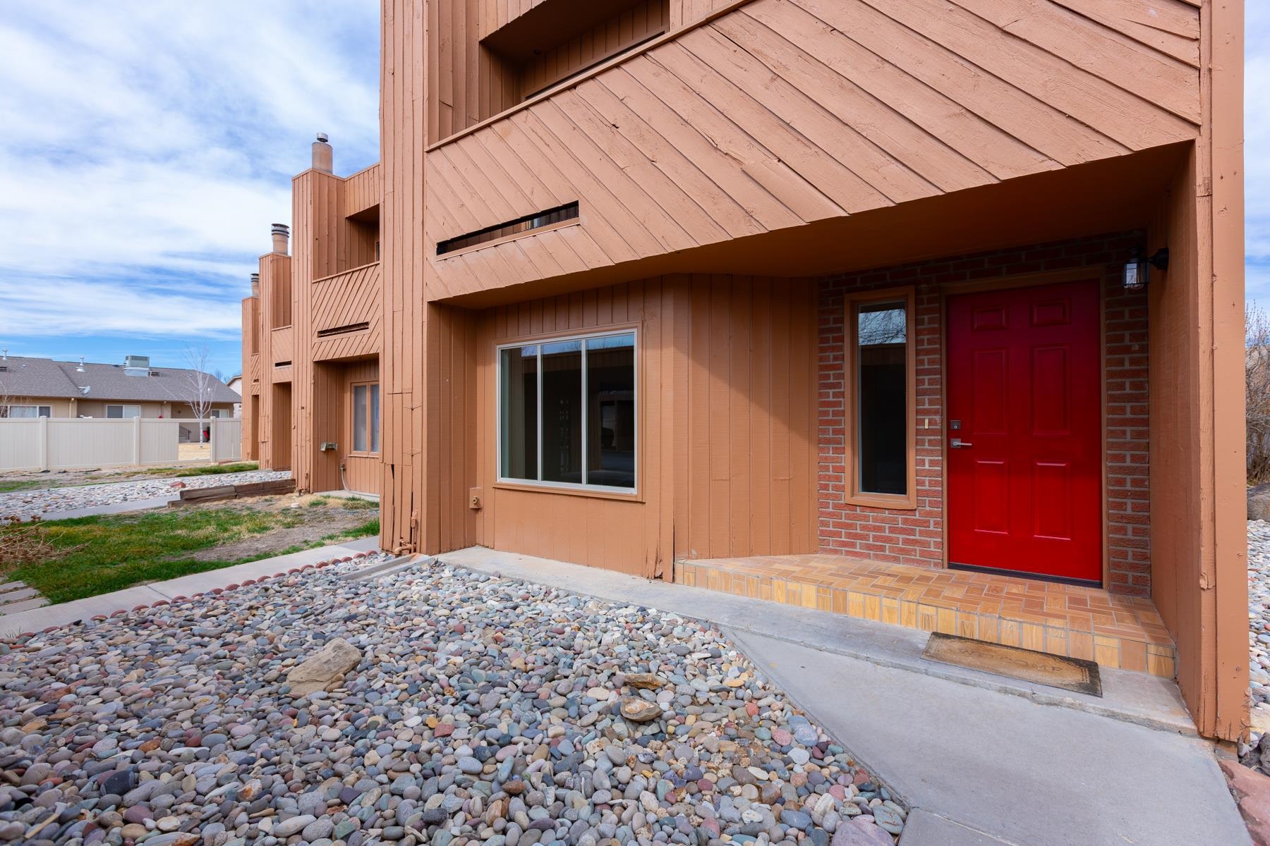 575-28 28 1/2 Road, Unit 44 Grand Junction, CO 81501 - Photo 33 of 39 a front view of a house with a yard